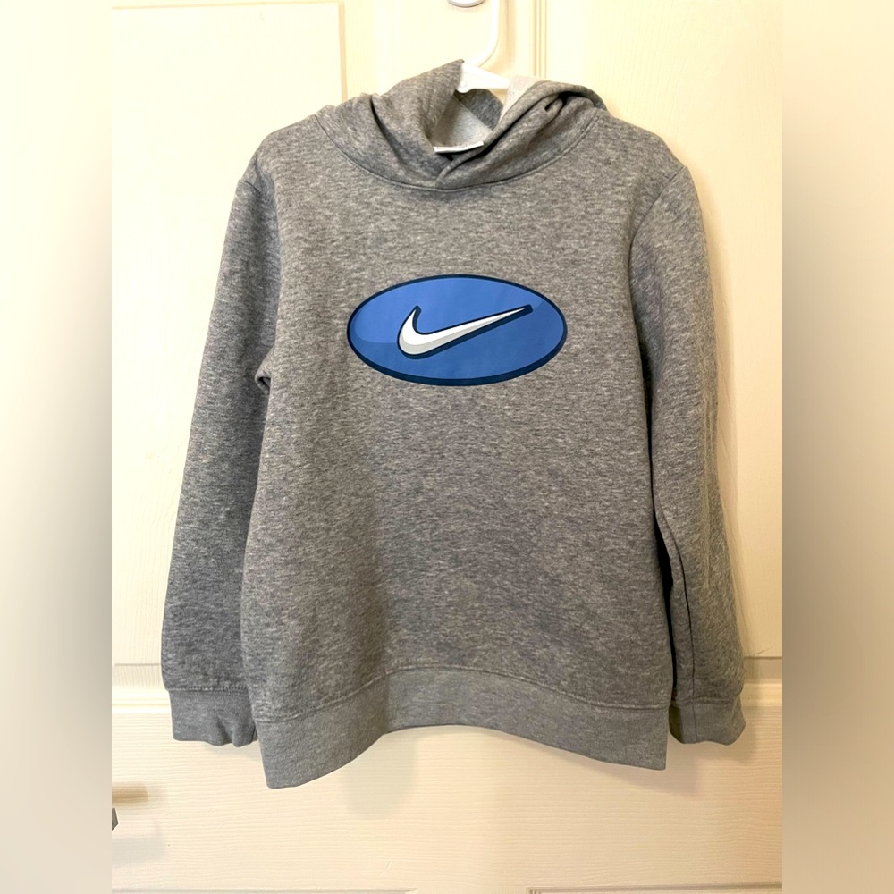 NWOT NIKE HOODIE - size 6/7